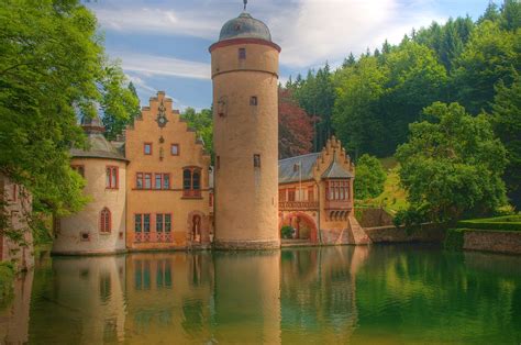 The Cosiest Castle In The World Schloss Mespelbrunn In Germany