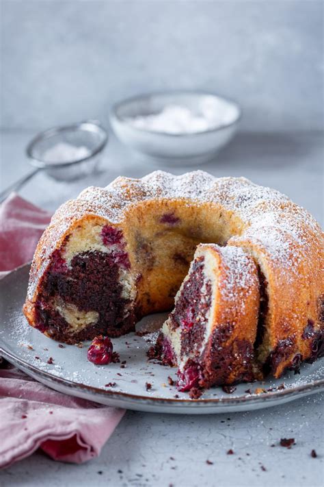 Marmorkuchen mit Kirschen so saftig