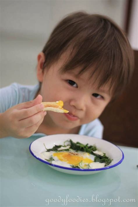 This quick and easy recipe for eggs florentine includes spinach, mushrooms, and cream cheese cooked with eggs and garlic for a simple breakfast. GoodyFoodies: Recipe: Baked Egg Florentine (Gordon Ramsay)
