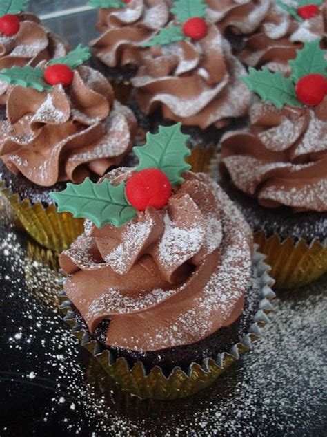 There is hazelnut flour in the cake itself (optional, but it adds flavor and texture) and i added a layer of crunchy hazelnut meringue to emulate that crunchy shell that ferrero's have. 30+ Easy Christmas Cupcake Ideas