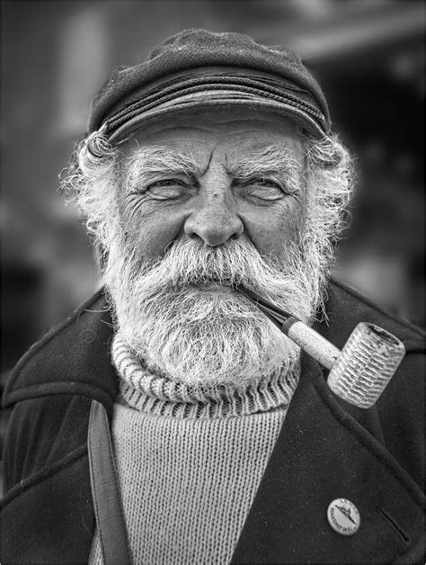 a moment of meditation old man portrait foto portrait portrait drawing black and white
