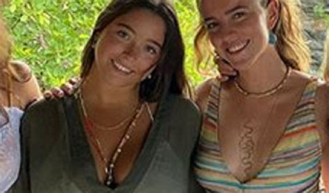 Kelly Ripas Daughter Lola Consuleos Posts Rare Mirror Selfie