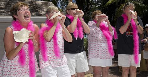 Pucker Pros Star In Key West S Conch Shell Blowing Contest Cbs Miami