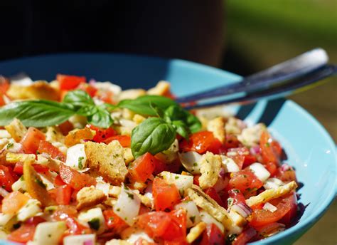 Brotchipssalat Rezept Für Einen Besonders Leckeren Salat Zum Grillen