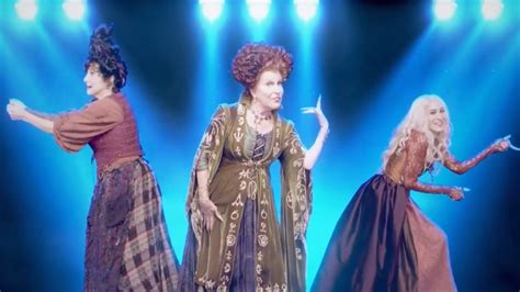 Hocus Pocus Reunion Watch The Sanderson Sisters Sing Together Youtube