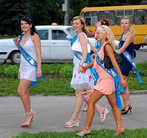 Celebrity Photo Maniac Enjoy The Pictures Of Russain School Graduation