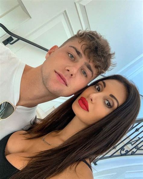 Too Hot To Handle S Harry Jowsey Shares Nude Bedroom Snap Of Girlfriend