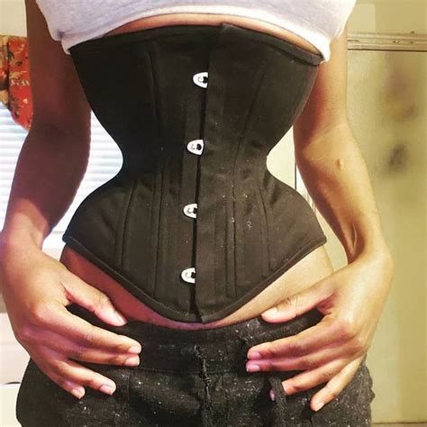 Woman Uses Corset To Shrink Waist To Just 16 Inches But Lovers Dont