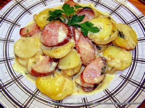 Pommes de terre à la cancoillotte saucisses de Morteau et fumées