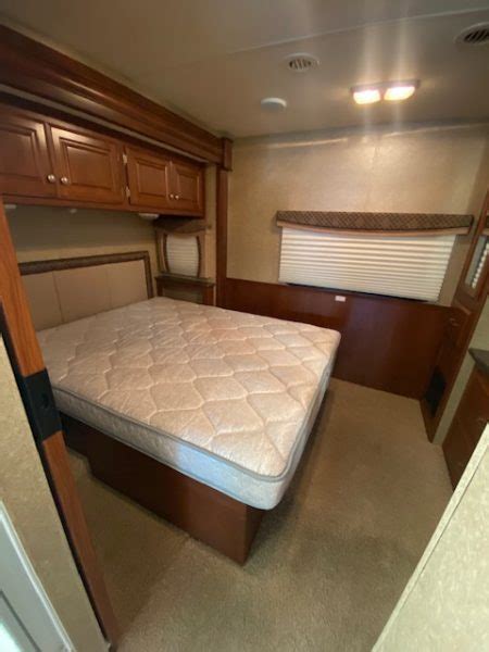 30ft Thor Daybreak W2 Slide Outs California Motor Home Rentals