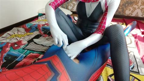 Gwen Stacy Footjob Pour Spiderman