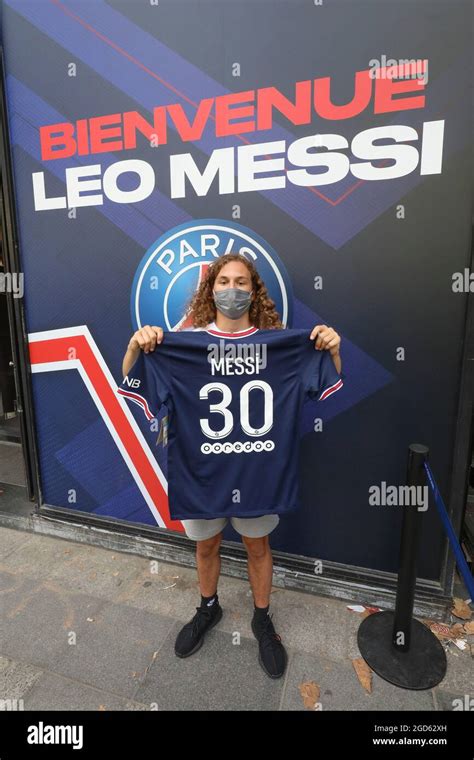 Messi Mania In Paris Fans Queue Stock Photo Alamy