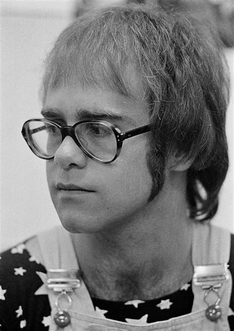 Hey do you know of anyone who has the sheet music to elton john's social disease? Elton John - foto galleria 9