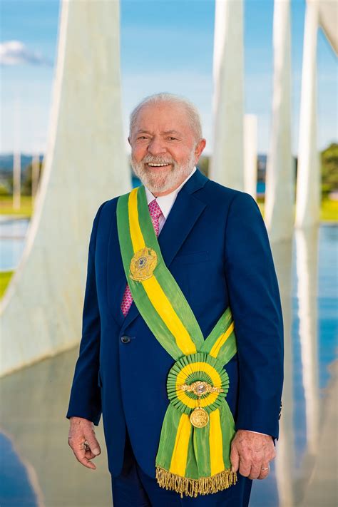 Luiz Inácio Lula Da Silva O Brasil Voltou O Dia