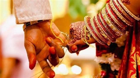 Karnataka High Court Says Marrying Person Of Choice Fundamental Right अपनी मर्जी से शादी करना