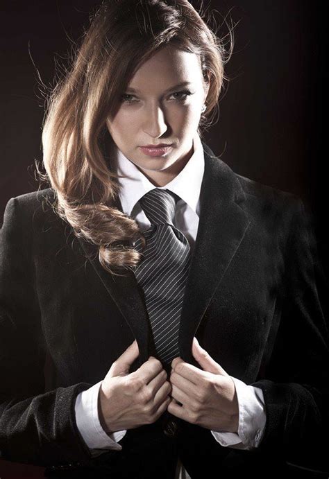 Pin By Jimr On Women In Suits In Women Wearing Ties Tuxedo