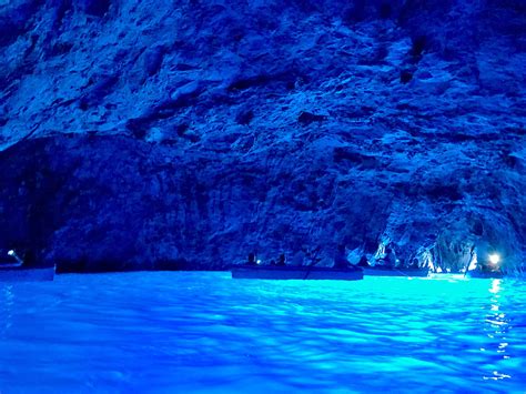How To Enter The Blue Grotto Capri Grotta Azzurra — Remotifire By