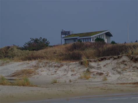Das strandhaus befindet sich am fehmarnsund in direkter wasserlage mit hochwertiger ausstattung. Haus am Strand Foto & Bild | world, natur, haus Bilder auf ...