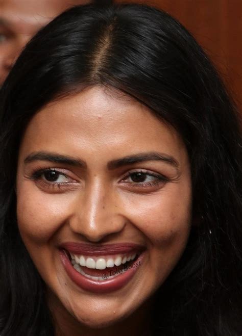 Gorgeous Indian Girl Amala Paul Without Makeup Face Closeup Stills