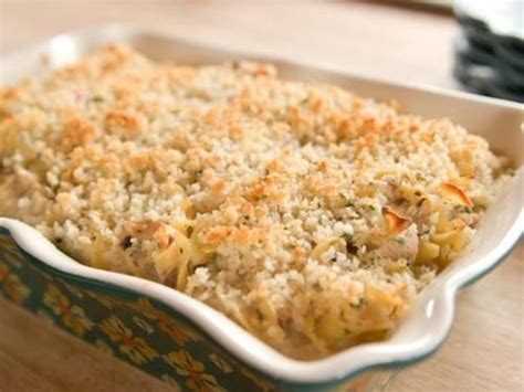 Made with canned tuna and egg noodles, this tuna casserole is always a family favorite. Tuna Noodle Casserole (Old-Fashioned Comfort) - "The Pioneer Woman", Ree D… | Food network ...