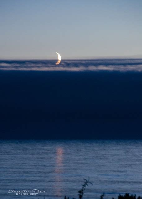 Crescent Moon Setting Over Pacific Ocean Flickr Photo Sharing