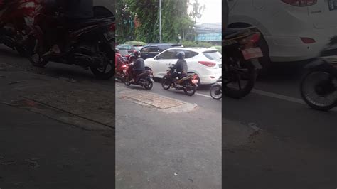 Check spelling or type a new query. Lihatlah!! Seorang pengendara motor satu ini - YouTube