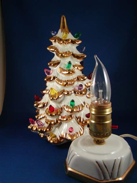 The lenox pearl white tree is an elegant and slightly unconventional ceramic decoration. 1961 White Ceramic Christmas Tree Gold Trim & Multi Lights ...