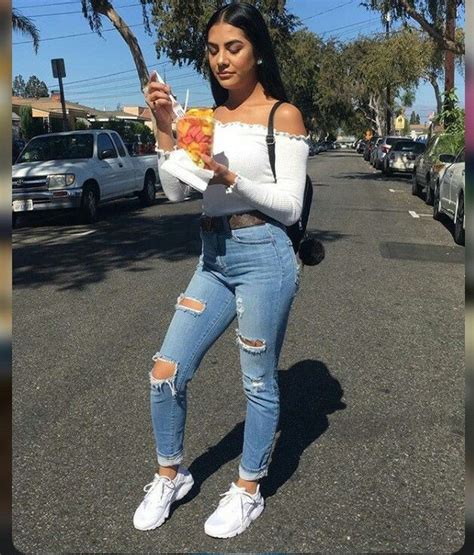 Instagram Baddie Outfits For School Ripped Jeans Jean Jacket