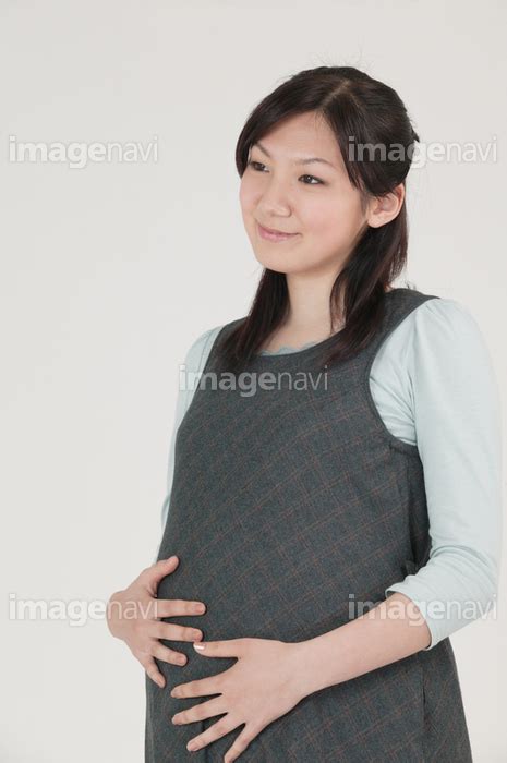【妊娠中の女性】の画像素材10609306 写真素材ならイメージナビ