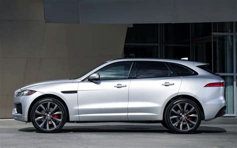 However, it holds a midpack ranking in the class because of its dated infotainment system and weak base engine. Jaguar F-Pace 2017 HD Wallpapers