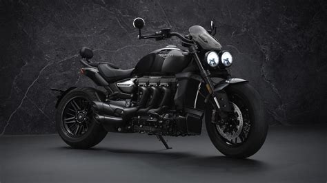 Mustaakin Mustemmat Triumph Rocket 3 R Black Ja Rocket 3 Gt Triple Black