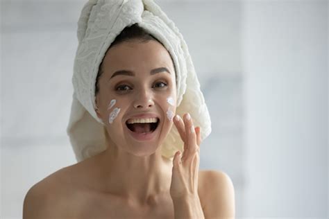 A Complete Guide To Dealing With Skin Peeling On Face