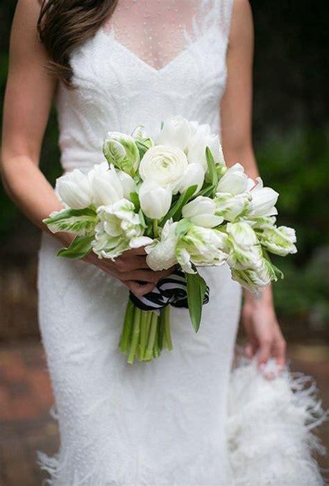 Classic Bouquet Of White Tulips And Ranunculus Himisspuff