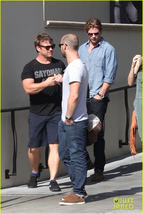 Full Sized Photo Of Chris Hemsworth Grabs Lunch With His Older Brother