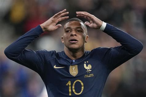 France Looks To Mbappé And Benzema To Win A 3rd World Cup Ap News
