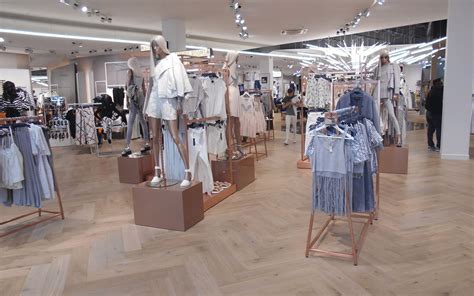 Fashion Online Boutiques Women S Retail Clothing Stores Design Layout