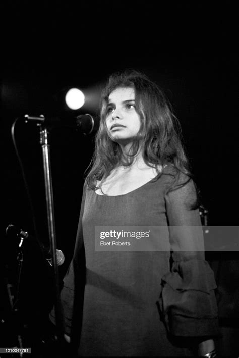 Hope Sandoval Performing With Mazzy Star At Woodys In New York City