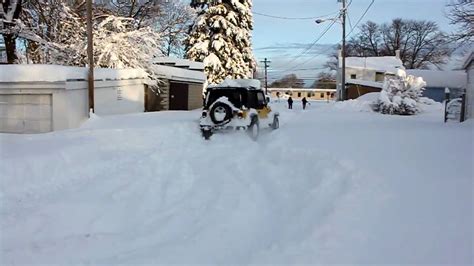 Jeep Wrangler Busts Through Deep Snow Youtube