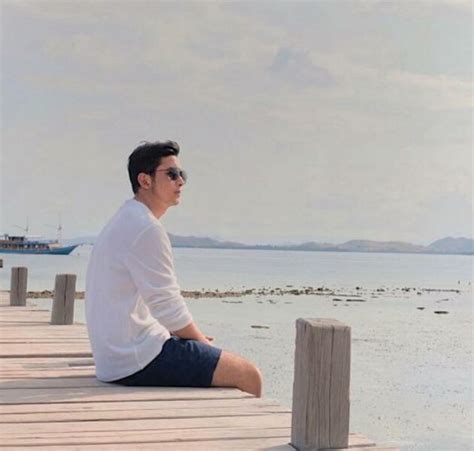 Dalam akun instagramnya @adityaspratama, dokter muda ini menggambarkan bagaimana aktivitasnya memulai kariernya. Profil dan Biodata Aditya Surya Pratama Plus Foto
