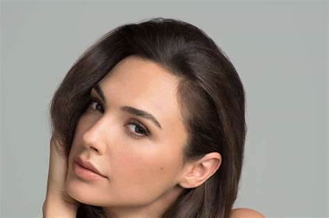 Gal Gadot Interview Who Is Gal Gadot The New Wonder Woman Glamour Uk