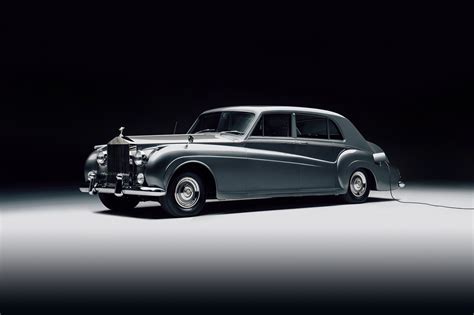 The company doesn't do hybrids and, so far, has been rather mute about its intentions. First electric classic Rolls-Royce revealed | Classic ...