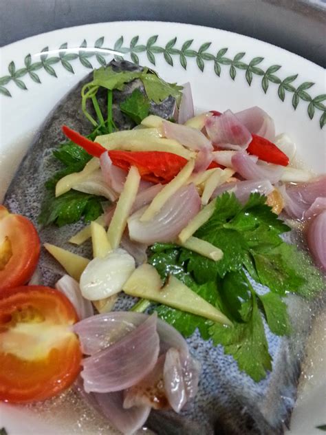 Kalau ikan bawal, selain masak kicap (ni dalam kategori masak yang cepat), masak 3 rasa, masak sweet sour atau masam manis antara yang. Resepi Ikan Bawal Stim - Resep Bunda Erita