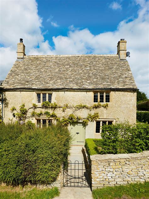 14 Characterful Cotswold Stone Homes In 2020 Cotswolds Cottage Stone