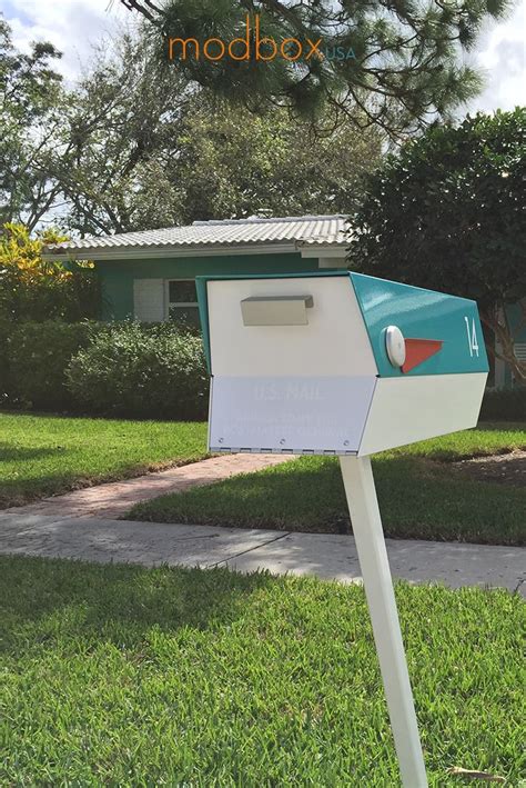 Original design featuring clean modern lines and hidden hardware that is handmade in america using durable 080 aluminum or 16 gauge stainless steel, finished with an. Mid-Century Modern Mailbox | modbox in 2020 | Mid century modern mailbox, Modern mailbox, Modern ...