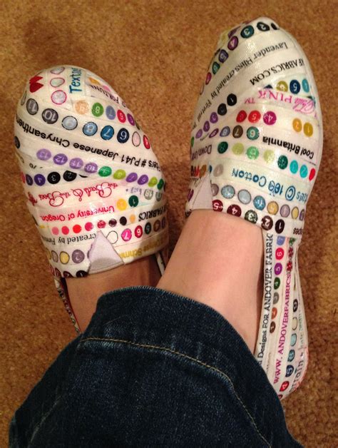 a0fc8199 DIY Fabric House Slippers Free Sewing Patterns | Sewing