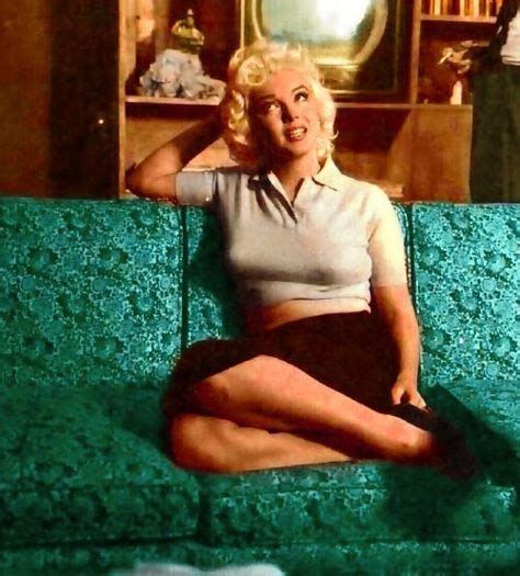 Marilyn On A Green Couch Marilyn Film Young Marilyn Monroe Marilyn