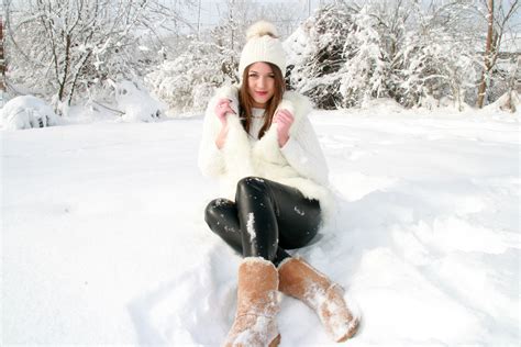 Banco de imagens neve inverno menina branco gelo sentado clima Loiras estação
