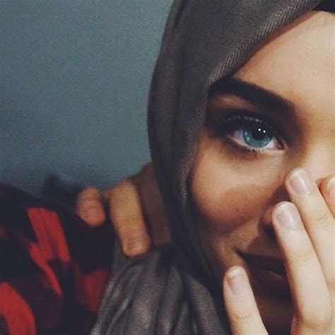 Bleu Yeux Fille Hijab Reine Image 4768011 Par Sudemir Sur Favimfr