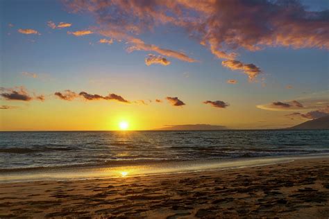 Beach Sunset At Kihei Maui Hawaii Photograph By Felipe Sanchez