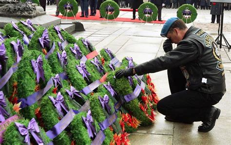 In Photos Canadians Honour Fallen Soldiers On Remembrance Day The